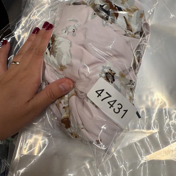 White House Black Market Top Women M Medium White Floral Button Up V-Neck Casual - Picture 7 of 7